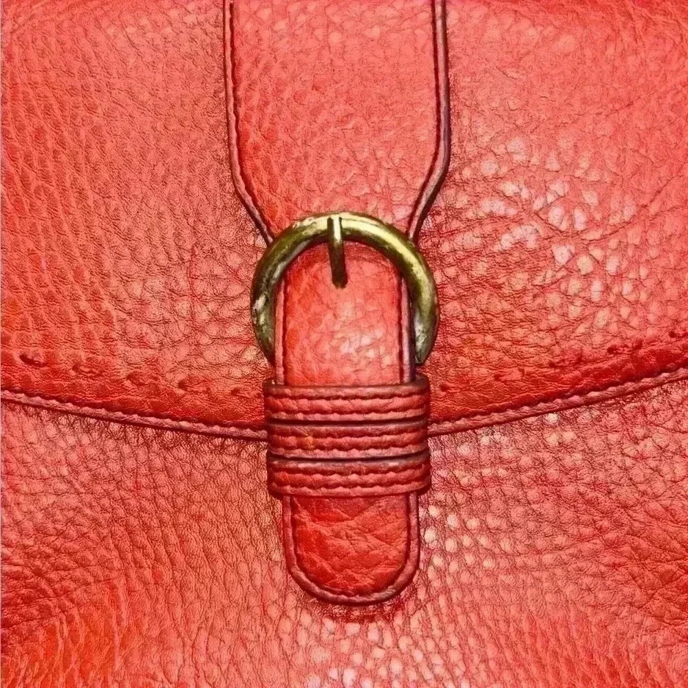 a.n.a medium PURSE W RED PEBBLED FAUX LEATHER TAN GUITAR STRAP - Picture 4 of 14